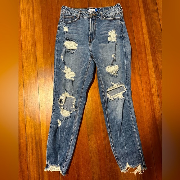 Distressed mom jeans 🩷 - Picture 1 of 3